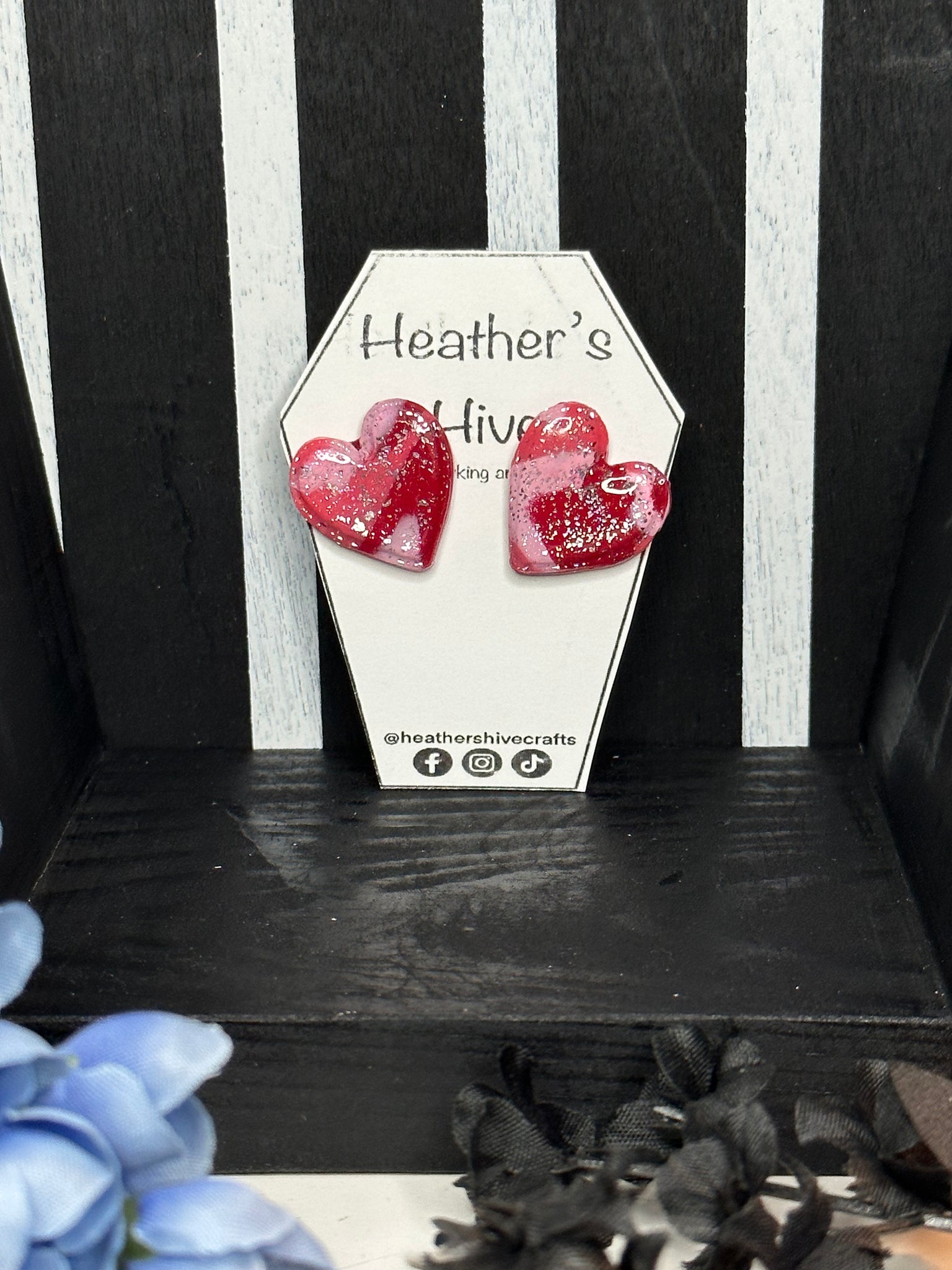 Heart stud earrings